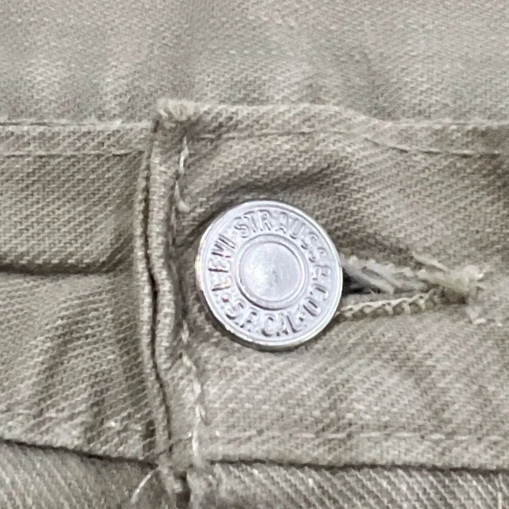 Vintage Y2K 90s Levi’s 550 Relaxed Fit Tan Jeans Men’s Size 36x30 Made In USA